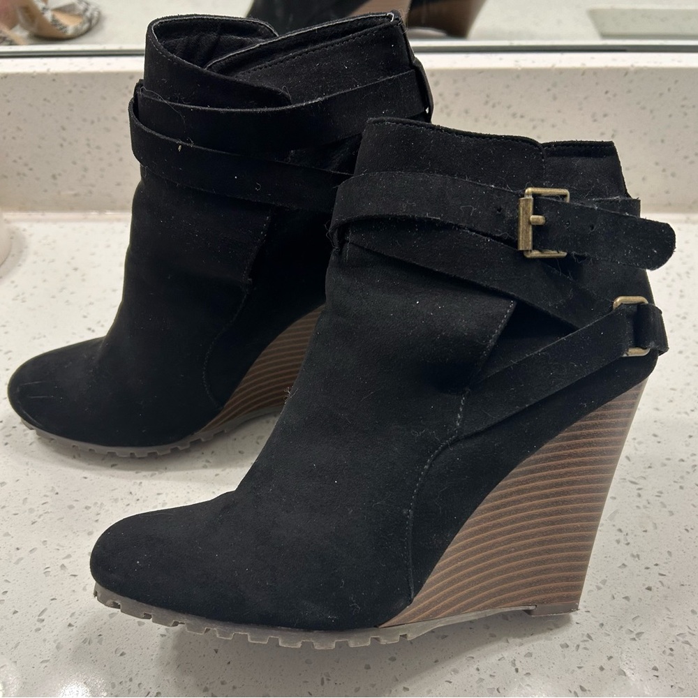 Sexy two toned wedges